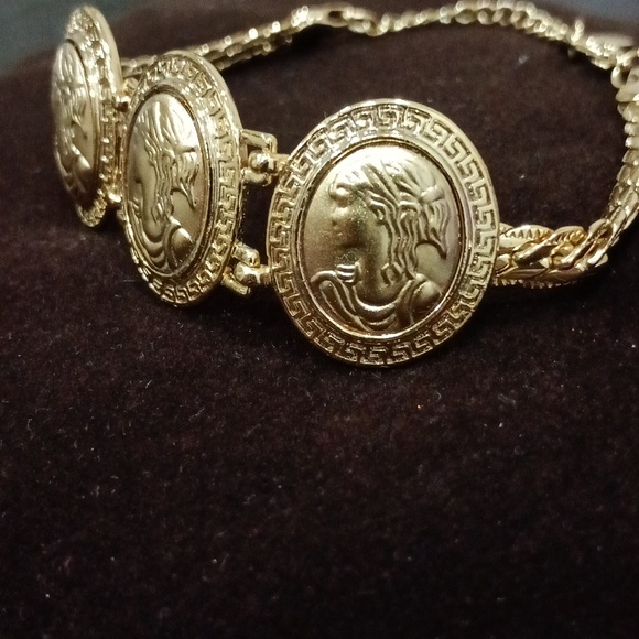 *2/10*Grecian Style Bracelet - Picture 2 of 4